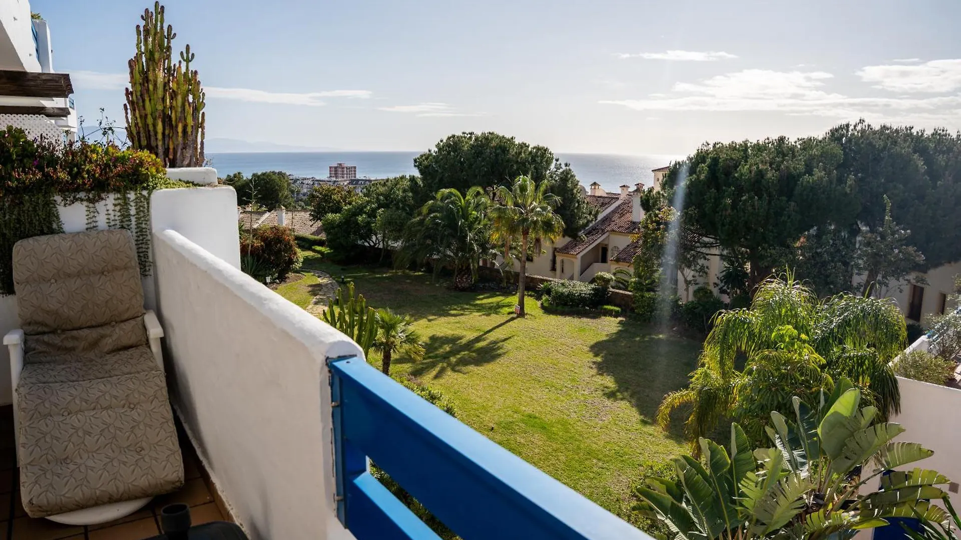 Kontakt z Sea View Apartment With Great Terrace And 4 Pools - Duquesa Suites 308